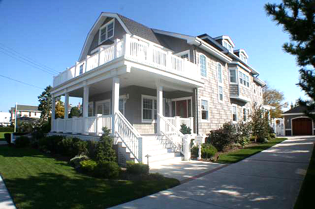 A must see! Amenities galore: 6 bedroom, 6 bath, 4500 sq ft+ single family, Gardens bay block, detached garage, in ground heated pool, 3 levels, elevator, gourmet kitchen with Viking appliances, alarm system, central vac, surround, intercom, hardwood, tile & carpet throughout, 2 fireplaces, 2 family rooms and much much more! CALL 1-888-602-3243 for appointment